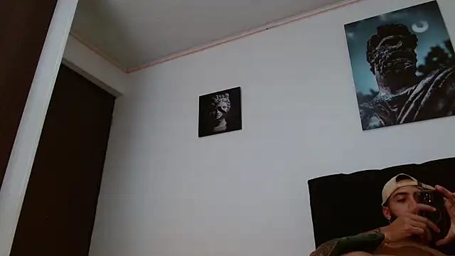 Snapshot of Hendry_ chatting on March 9, 1:04 am Hendry  online show from March 9, 1:04 am
