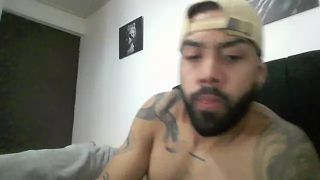 Snapshot of Hendry_ chatting on March 17, 11:35 pm Hendry  online show from March 17, 11:35 pm