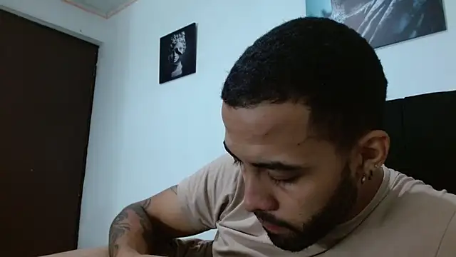 Snapshot of Hendry_ chatting on February 5, 4:48 am Hendry  online show from February 5, 4:48 am