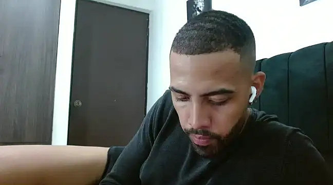 Snapshot of Hendry_ chatting on January 9, 11:56 pm Hendry  online show from January 9, 11:56 pm