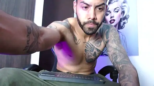 Snapshot of Hendry_ chatting on October 13, 2:28 am Hendry  online show from October 13, 2:28 am
