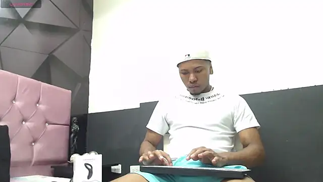 man black hot23 online show from December 7, 7:43 pm