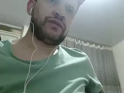 Snapshot of camiloking1720 chatting on December 19, 12:56 pm camiloking1720 online show from December 19, 12:56 pm