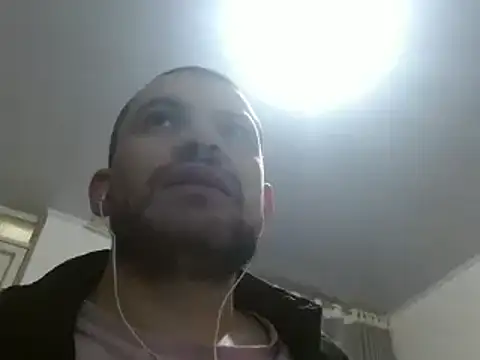 Snapshot of camiloking1720 chatting on January 12, 7:10 pm camiloking1720 online show from January 12, 7:10 pm