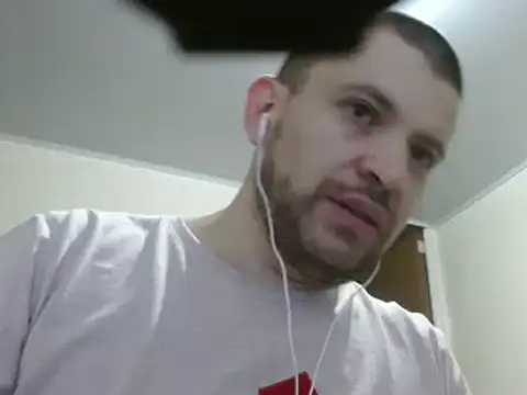 Snapshot of camiloking1720 chatting on February 15, 3:50 pm camiloking1720 online show from February 15, 3:50 pm