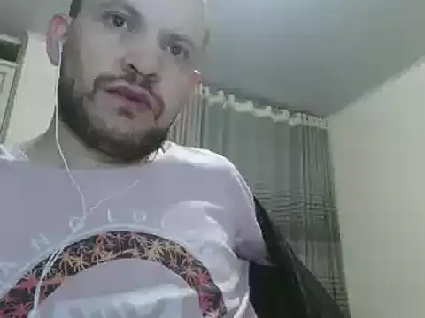 Snapshot of camiloking1720 chatting on January 12, 3:39 am camiloking1720 online show from January 12, 3:39 am