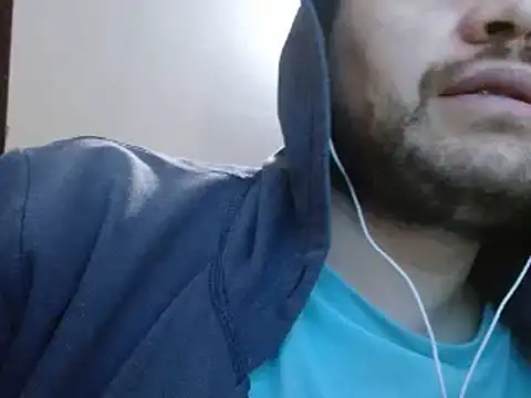 Snapshot of camiloking1720 chatting on January 15, 4:57 am camiloking1720 online show from January 15, 4:57 am