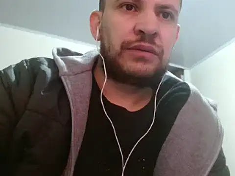 Snapshot of camiloking1720 chatting on February 13, 6:38 pm camiloking1720 online show from February 13, 6:38 pm