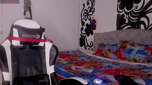 Snapshot of BruceNixon chatting on October 21, 9:06 pm BruceNixon online show from October 21, 9:06 pm