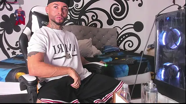 Snapshot of BruceNixon chatting on October 7, 9:30 pm BruceNixon online show from October 7, 9:30 pm