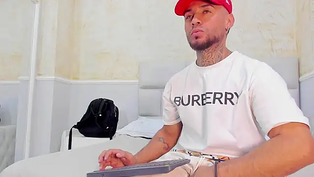 Snapshot of BruceNixon chatting on February 11, 7:59 pm BruceNixon online show from February 11, 7:59 pm