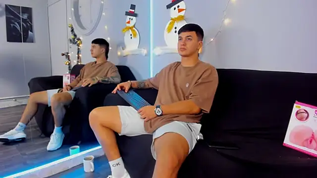 Cristopher strong online show from December 5, 1:17 pm