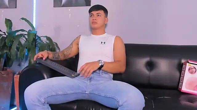 Cristopher strong online show from February 27, 1:28 pm