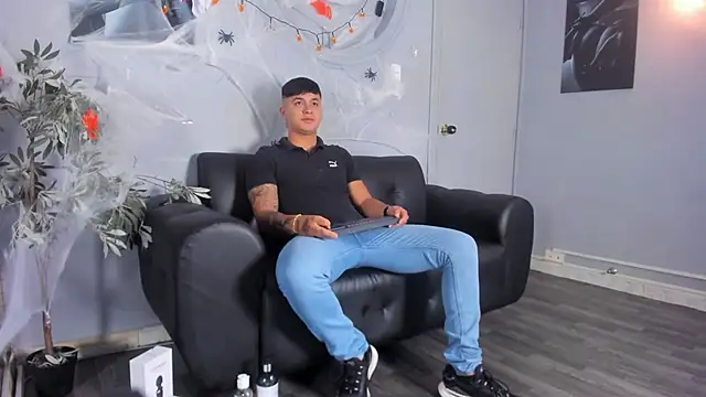 Cristopher strong online show from October 4, 11:04 am