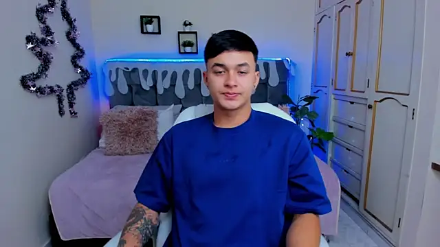 Cristopher strong online show from December 10, 9:33 am