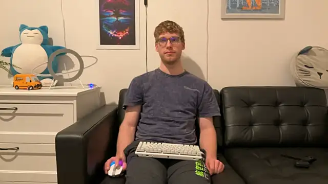 BlueEyedTallGuy94 online show from December 13, 3:38 am