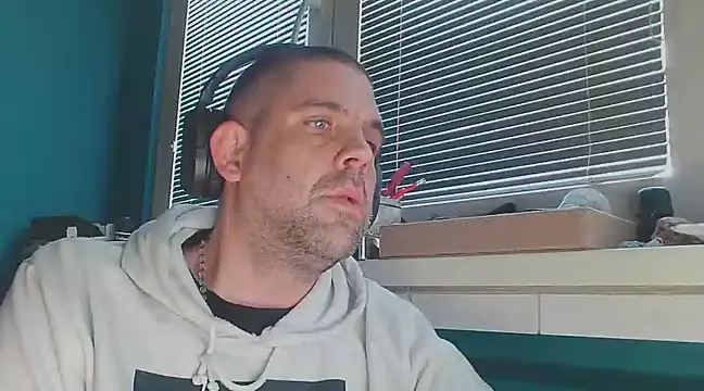 Snapshot of YouWantMe666 chatting on February 15, 6:23 am YouWantMe666 online show from February 15, 6:23 am