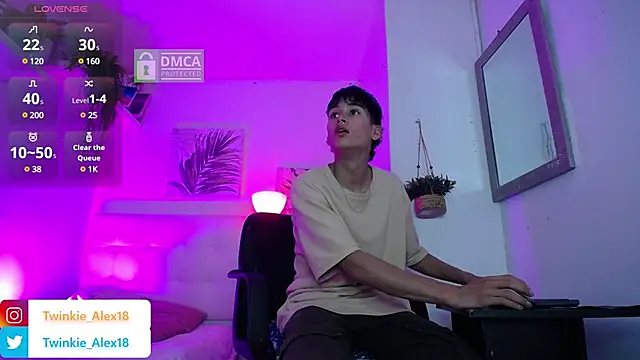 Twinkie-Alex18 online show from December 3, 9:01 pm