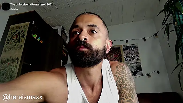 Snapshot of MaxG__ chatting on October 3, 10:37 pm MaxG   online show from October 3, 10:37 pm