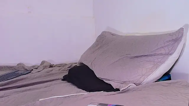 KaelMoreau online show from April 8, 12:04 pm