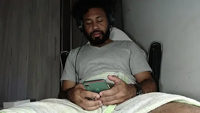 KaelMoreau online show from March 6, 4:41 am