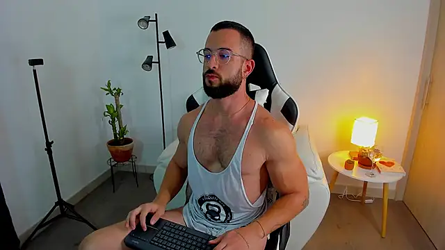 dafboy1 online show from January 16, 1:47 pm