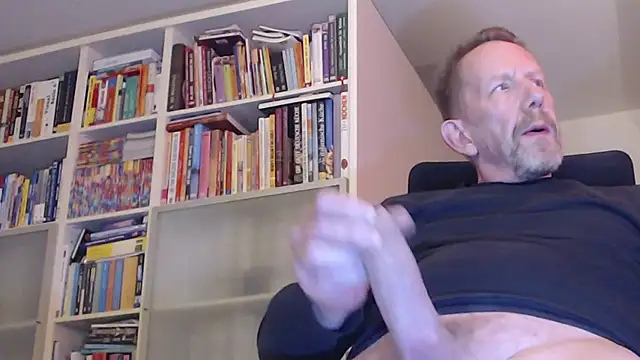 Snapshot of BennyK72 chatting on February 24, 9:53 am BennyK72 online show from February 24, 9:53 am