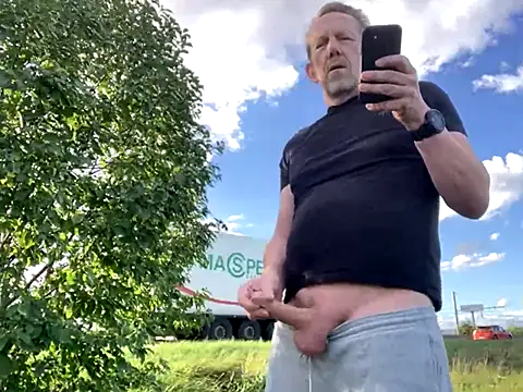 Snapshot of BennyK72 chatting on September 12, 3:45 pm BennyK72 online show from September 12, 3:45 pm