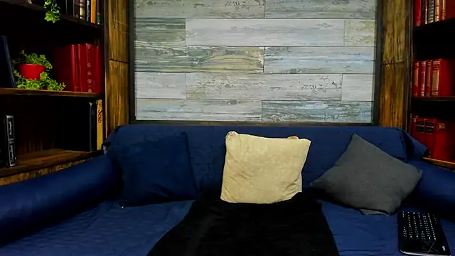 lunainsane58 online show from March 13, 4:27 am