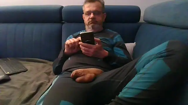 axecoman60 online show from March 10, 6:56 pm