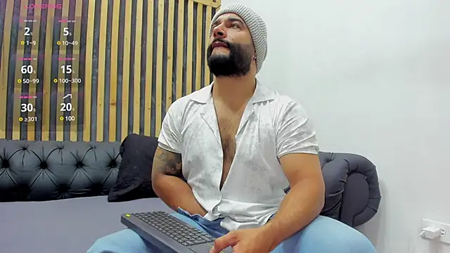 Snapshot of Luke__09 chatting on December 26, 12:27 pm Luke  09 online show from December 26, 12:27 pm