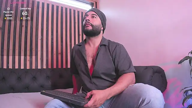 Snapshot of Luke__09 chatting on December 5, 12:00 pm Luke  09 online show from December 5, 12:00 pm