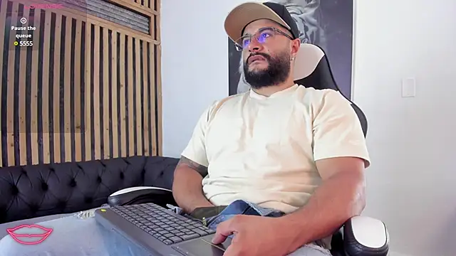 Snapshot of Luke__09 chatting on March 6, 11:47 am Luke  09 online show from March 6, 11:47 am