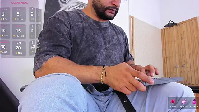 Snapshot of Luke__09 chatting on September 14, 11:45 am Luke  09 online show from September 14, 11:45 am