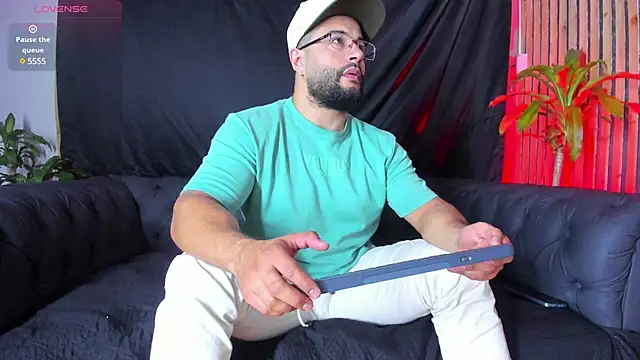 Snapshot of Luke__09 chatting on January 4, 12:49 pm Luke  09 online show from January 4, 12:49 pm