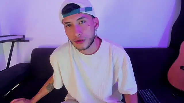 Henrikk senn online show from December 1, 10:57 pm