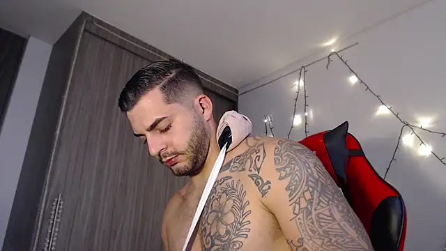 thomas gun online show from December 11, 9:00 pm