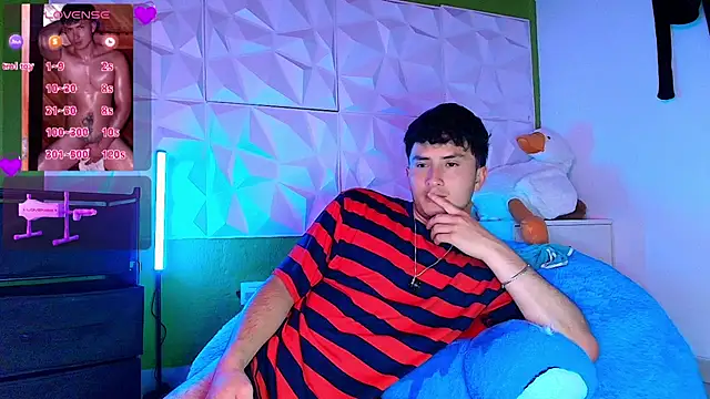 Snapshot of santyago_taylor chatting on October 23, 7:50 pm santyago taylor online show from October 23, 7:50 pm