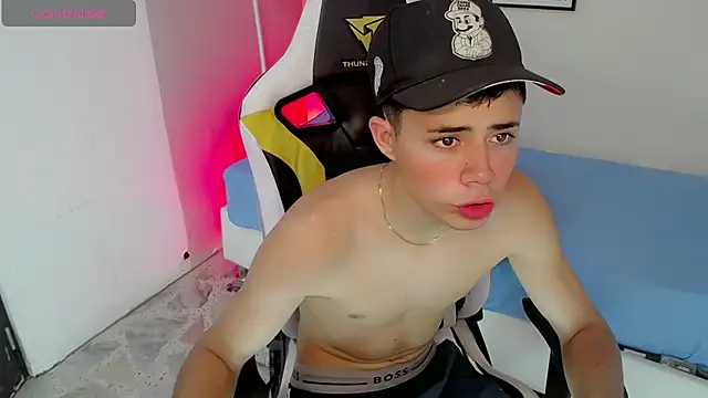 Snapshot of bby_santi chatting on October 16, 6:27 pm bby santi online show from October 16, 6:27 pm