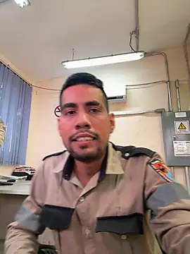 Snapshot of EnriquePersian197 chatting on March 10, 3:20 pm EnriquePersian197 online show from March 10, 3:20 pm