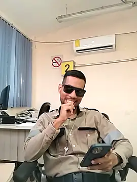 Snapshot of EnriquePersian197 chatting on September 18, 3:03 pm EnriquePersian197 online show from September 18, 3:03 pm