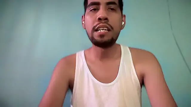 Snapshot of EnriquePersian197 chatting on March 5, 6:23 pm EnriquePersian197 online show from March 5, 6:23 pm