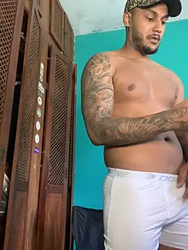 Snapshot of Pinocchiu chatting on December 12, 1:17 pm Pinocchiu online show from December 12, 1:17 pm