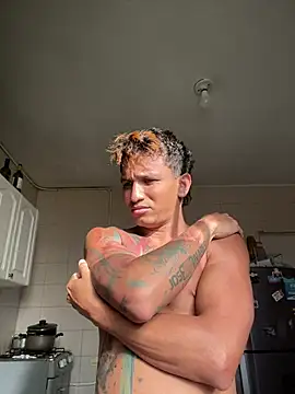 Snapshot of toyboys1 chatting on January 5, 8:52 pm toyboys1 online show from January 5, 8:52 pm