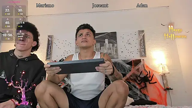 Snapshot of toyboys1 chatting on October 30, 4:14 am toyboys1 online show from October 30, 4:14 am