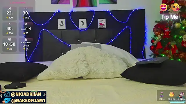 Snapshot of toyboys1 chatting on December 8, 3:00 am toyboys1 online show from December 8, 3:00 am