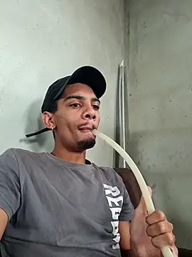 29YOURZ 28  online show from March 5, 12:56 pm