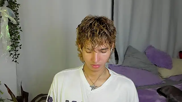 Snapshot of santy-kitty chatting on October 4, 2:38 am santy-kitty online show from October 4, 2:38 am