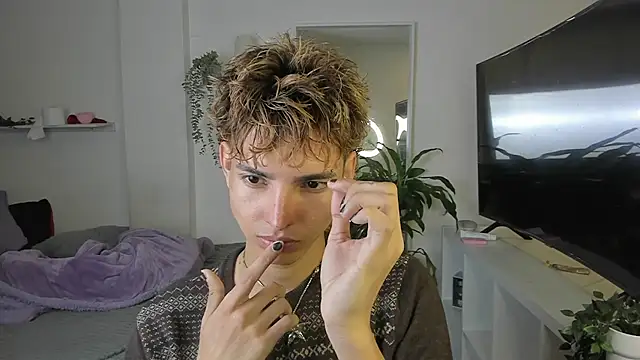 Snapshot of santy-kitty chatting on October 30, 1:30 am santy-kitty online show from October 30, 1:30 am