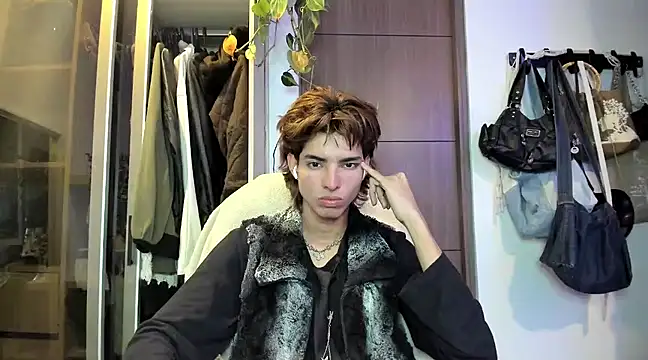 Snapshot of santy-kitty chatting on January 26, 1:09 am santy-kitty online show from January 26, 1:09 am